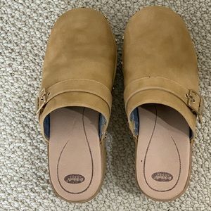 Dr. Scholl’s throwback clogs